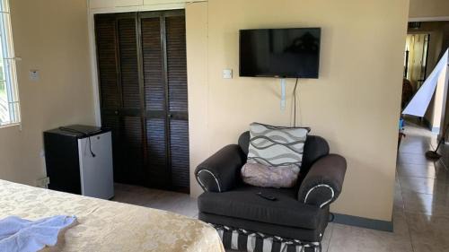 Deluxe Queen Suite