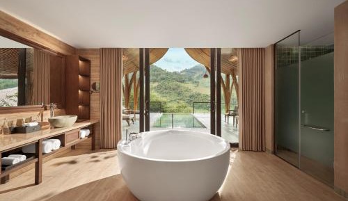 Wellbeing Pool Suite King