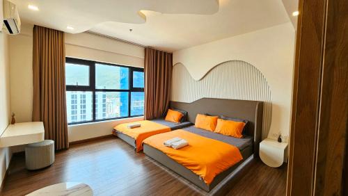 Three-Bedroom Apartment with Ocean View