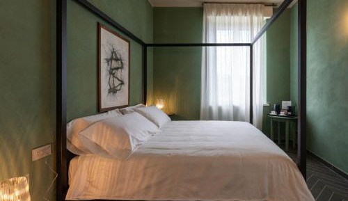 Deluxe Double Room (2 Adults + 1 Child)