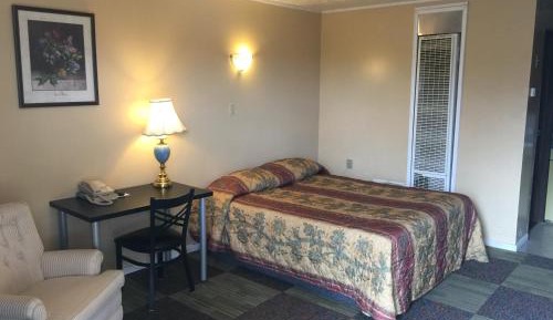 Queen Room with Kitchenette