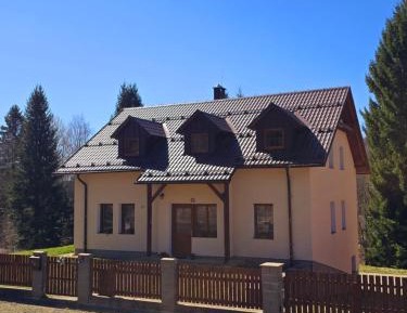 Deluxe Two-Bedroom Apartment with Garden View