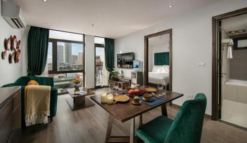 One Bedroom Luxury Suite with Balcony, Private Kitchen & Bathtub
