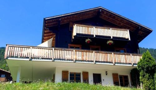 Apartment with Mountain View