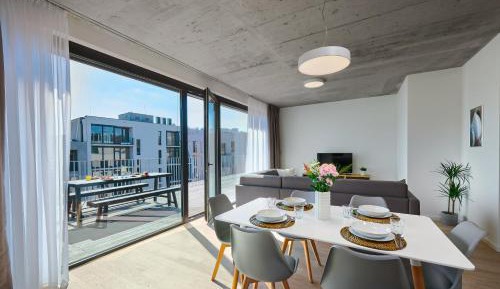 Penthouse Three-Bedroom Apartment with Terrace