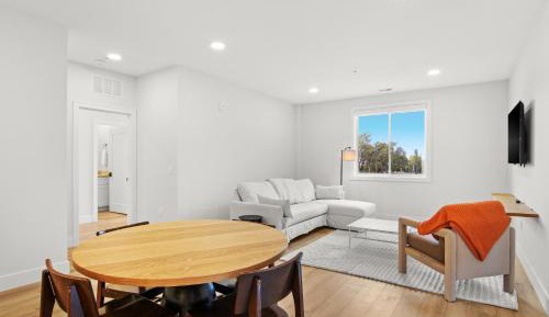 Two-Bedroom Apartment (Self Check-in with Virtual Front Desk)