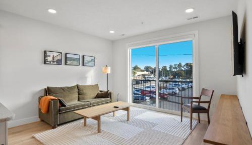 One-Bedroom Apartment (Self Check-in with Virtual Front Desk)
