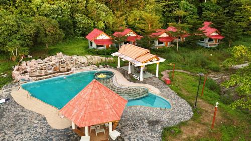 Bungalow with Garden View