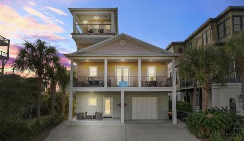 Seven-Bedroom Holiday Home