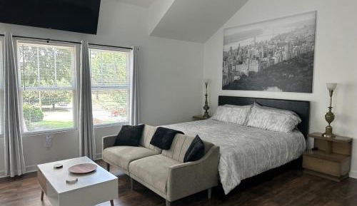 Deluxe One-Bedroom Apartment with Garden View