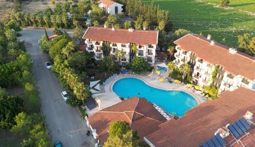 Apartment with Pool View 