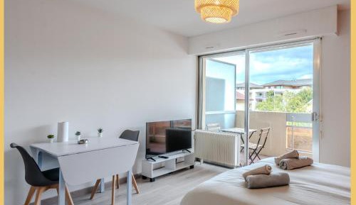 Studio Apartment