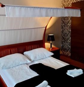 Quadruple Room with Private Bathroom