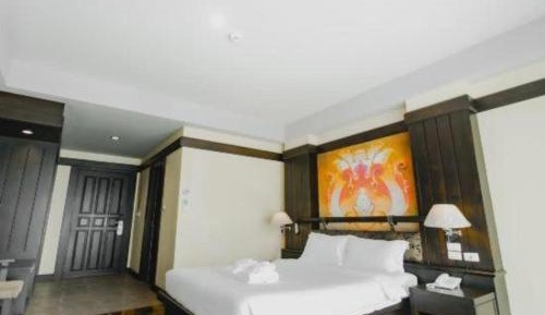 Deluxe Queen Room