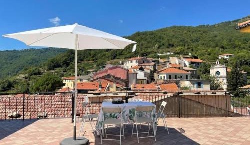 Three-Bedroom Apartment with Mountain View