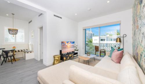Deluxe Two-Bedroom Apartment with Garden View