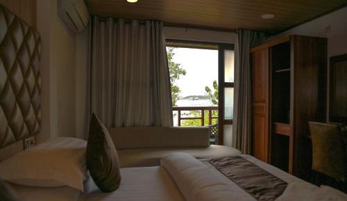 Deluxe Double Room with Balcony and Sea View