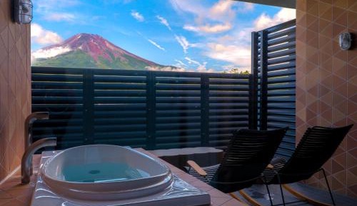 Suite with Mountain View