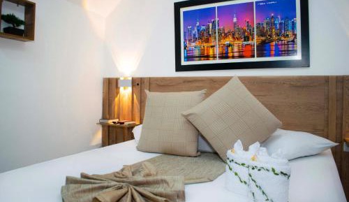Deluxe Queen Room