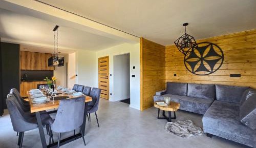 Three-Bedroom Apartment with Lake View