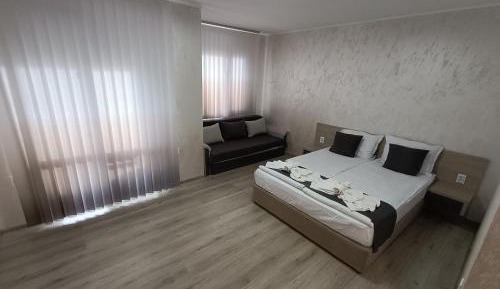 Double or Twin Room with Mountain View