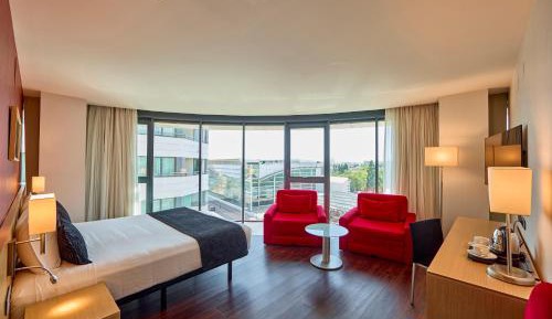 Deluxe King Room with City View