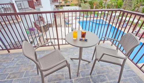 Junior Suite with Pool View
