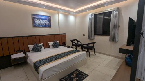 Standard King Room