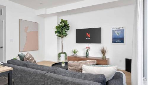Two-Bedroom Deluxe Apartment with Balcony