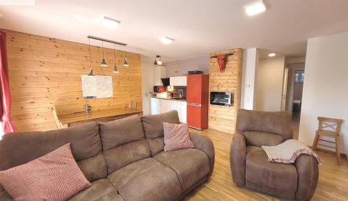 Apartment with Mountain View