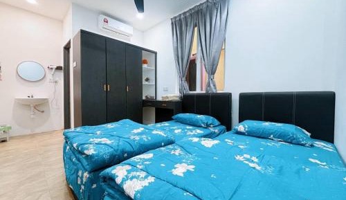 Twin Room with Private Bathroom