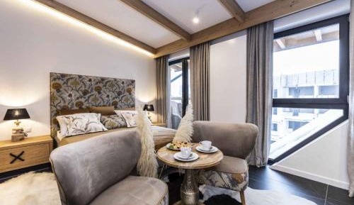 One-Bedroom Apartment with Balcony