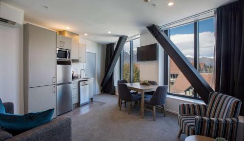 Two-Bedroom Apartment - Lake View