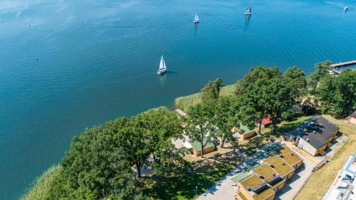 One-Bedroom Apartment with Lake View