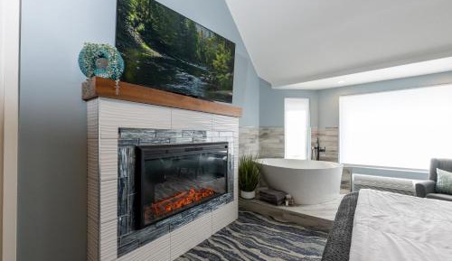 Queen Room with Partial Ocean View Spa- non pet friendly Bath