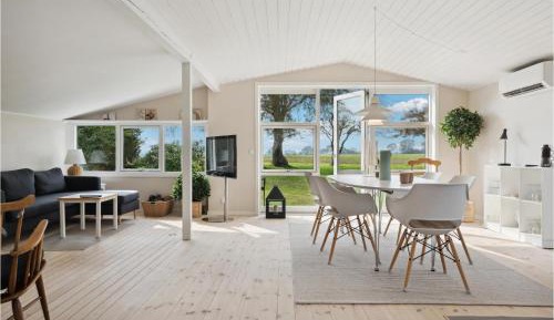 Three-Bedroom Holiday Home 