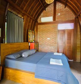 Deluxe Double Room (2 Adults + 1 Child)