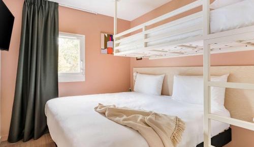 Pop Triple Room with One Double and One Bunk Bed
