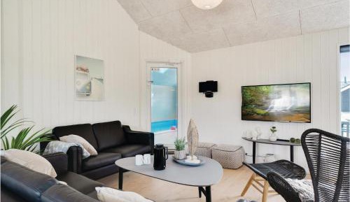 Eight-Bedroom Holiday Home
