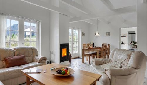 Three-Bedroom Holiday Home 