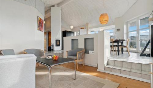 Three-Bedroom Holiday Home 