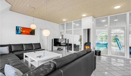 Seven-Bedroom Holiday Home