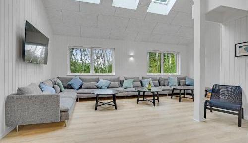 Eight-Bedroom Holiday Home