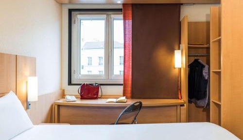 Standard Room with 1 Double and 1 Single Bed