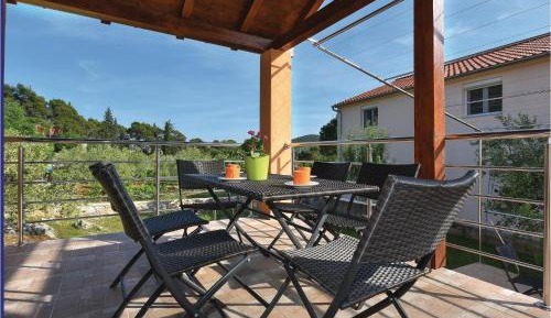 Three-Bedroom Holiday Home 