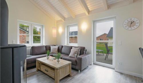 One-Bedroom Holiday Home