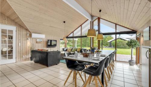 Five-Bedroom Holiday Home