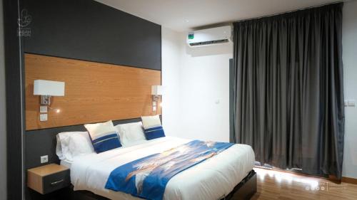 Deluxe King Suite
