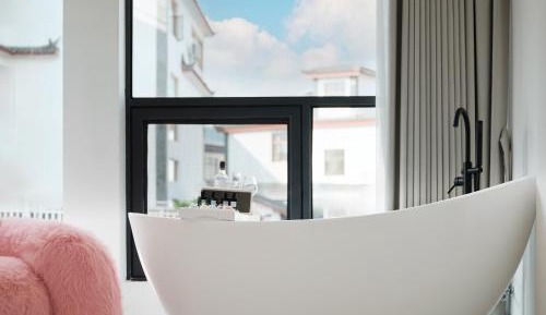 Deluxe Double Room with Bath