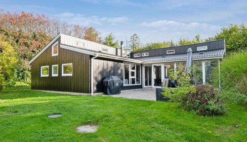 Three-Bedroom Holiday Home 